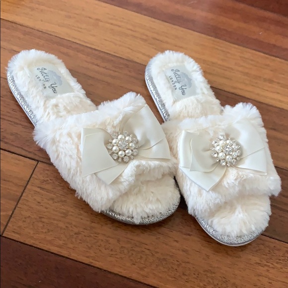 fluffy bridal slippers